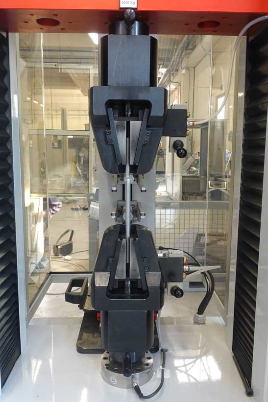 Máquina universal para ensayo de tracción de materiales extensómetro cerrado